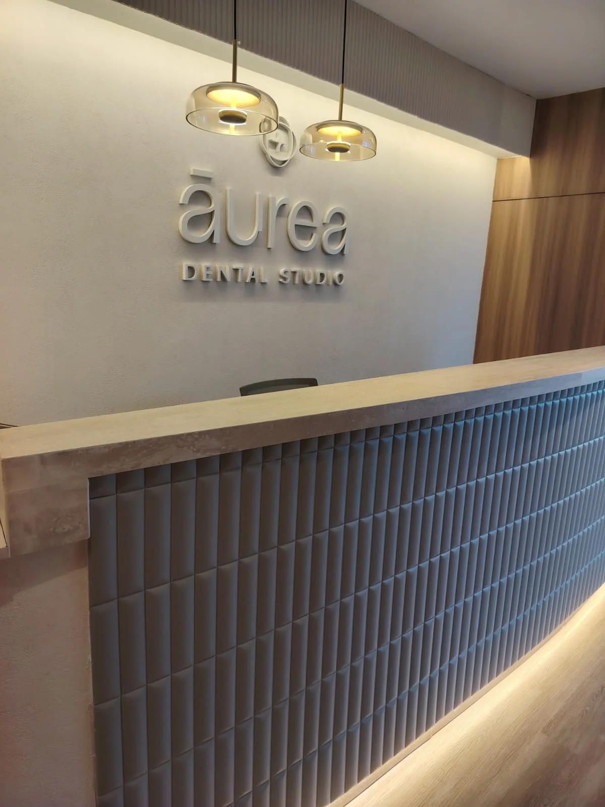 Reception desk at Aurea Dental Studio