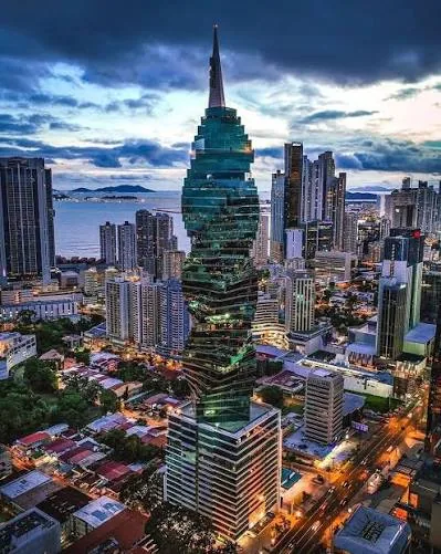 F&F Tower (El Tornillo), Calle 50, Panama City