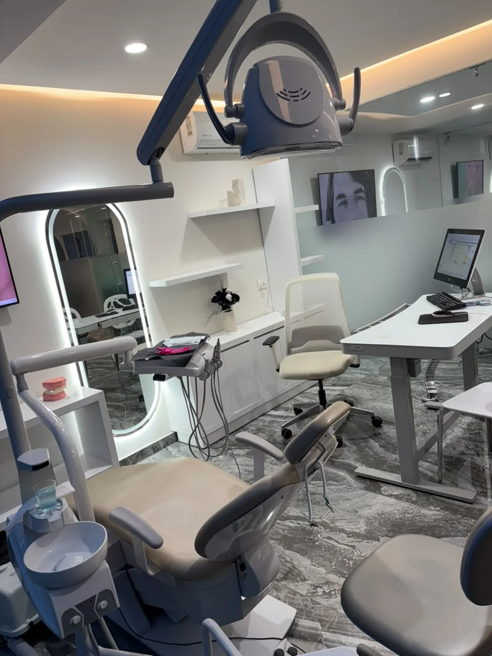 Operatory with intraoral screen