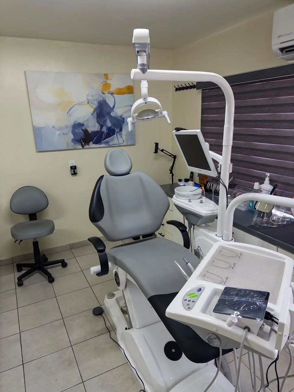 Treatment room with modern dental chair